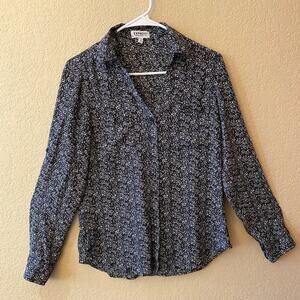 EUC: Express - Black & White Lightweight Button Down Shirt - Size: Small